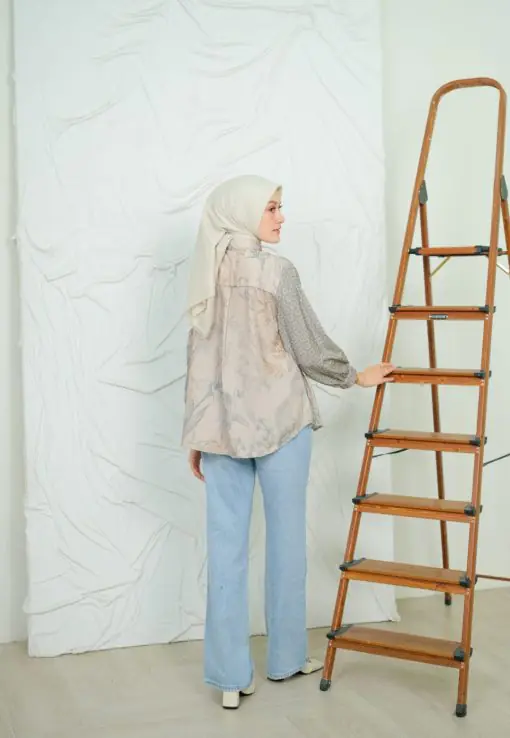 AUBREY Blouse by Eyberli - Gambar 7