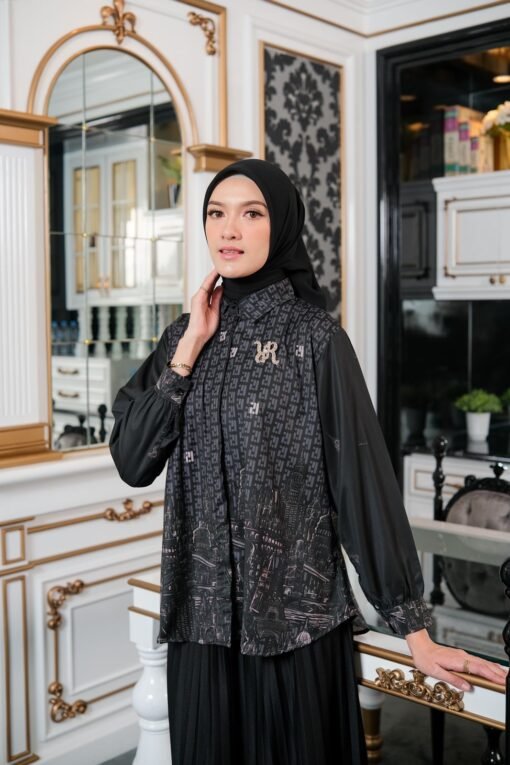 Velic Blouse by Eyberli